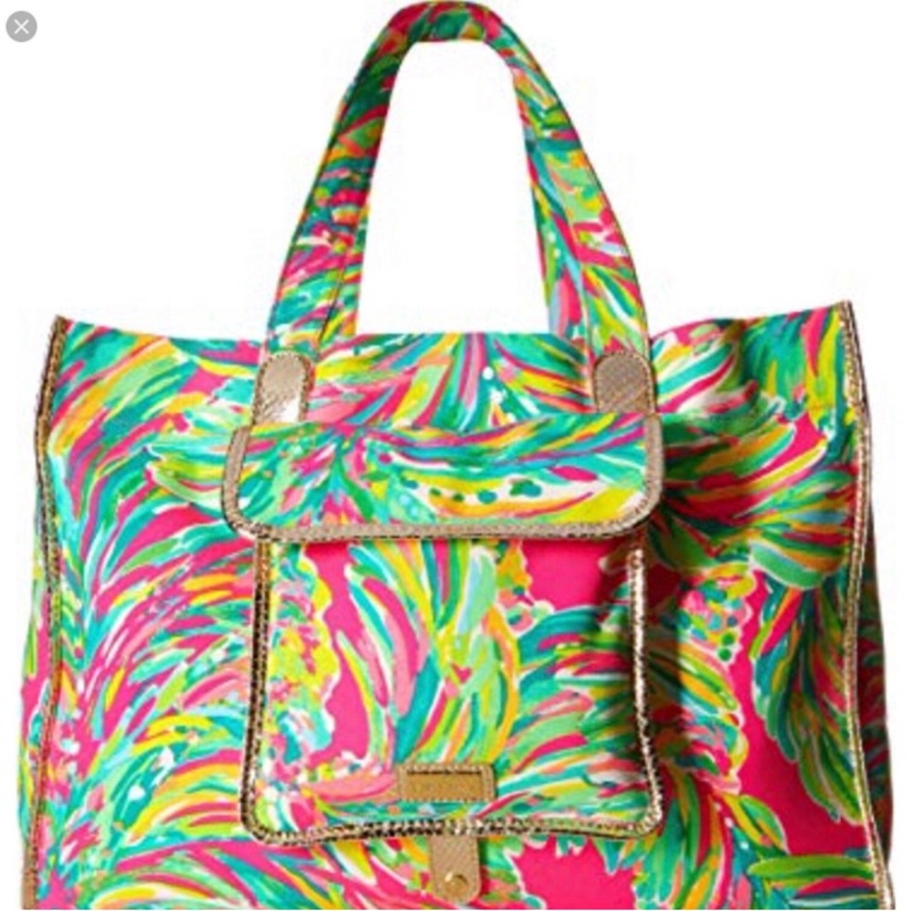 Lilly Pulitzer Women’s Sunbather’s Foldable Beach Tote! 😎🌴